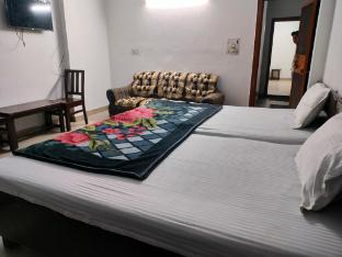 lotus stay 1 min walk in nizamuddin railway st