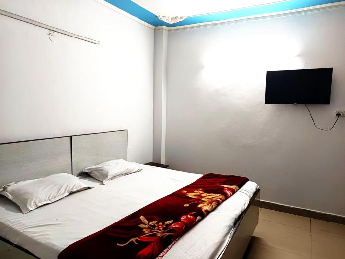 lotus stay 1 min walk in nizamuddin railway st