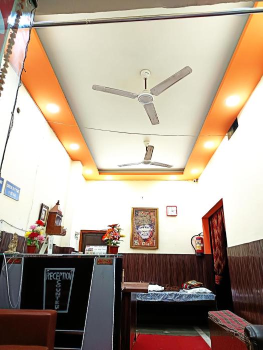 lotus stay 1 min walk in nizamuddin railway st