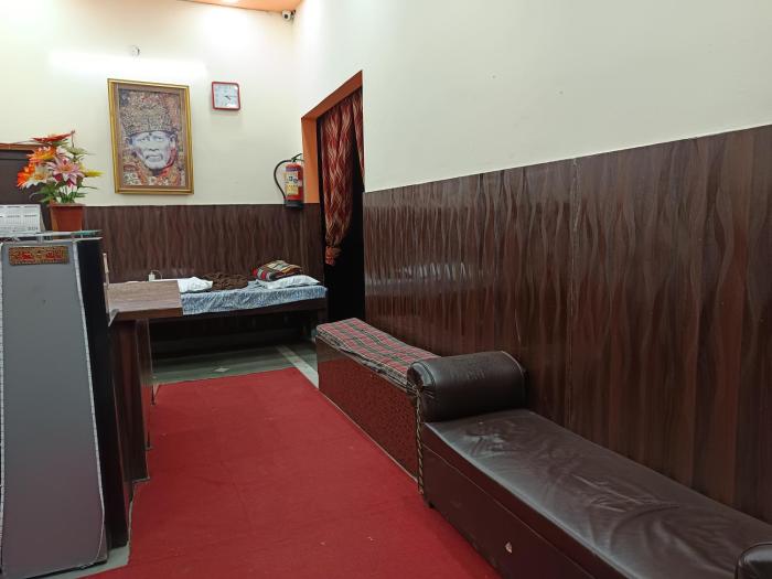 lotus stay 1 min walk in nizamuddin railway st