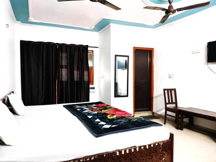 lotus stay 1 min walk in nizamuddin railway st