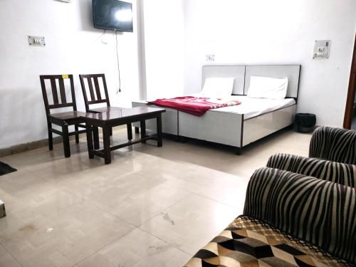 lotus stay 1 min walk in nizamuddin railway st