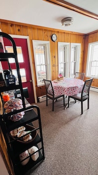 Chateau Country Inn,,2 star