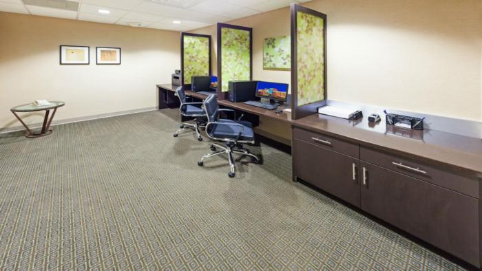 holiday inn express little rock airport by ihg