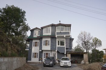 hill side inn by purple tree villa