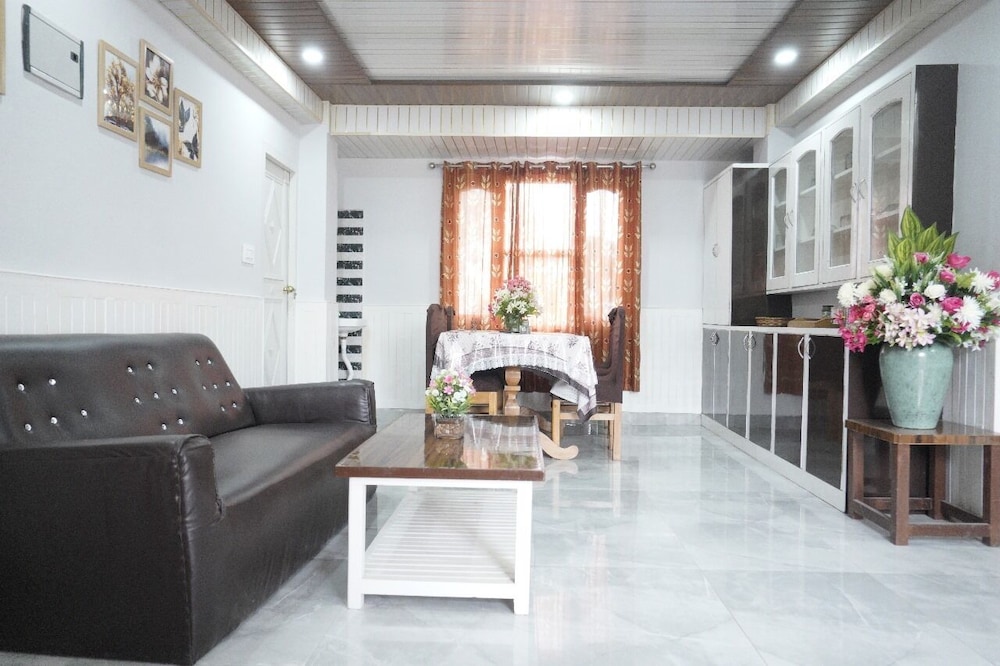 hill side inn by purple tree villa