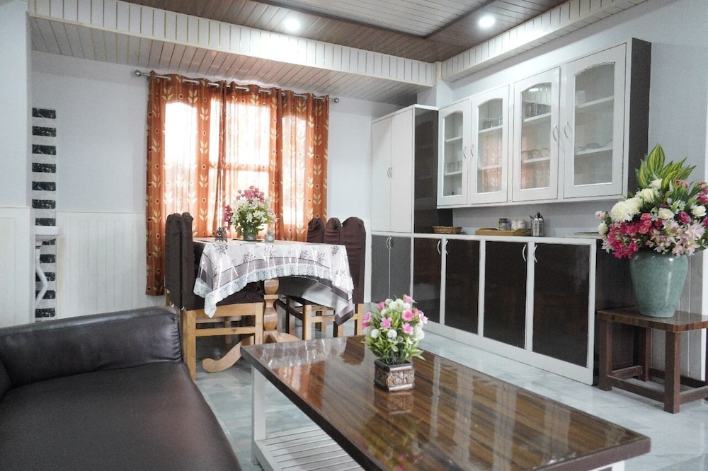 hill side inn by purple tree villa