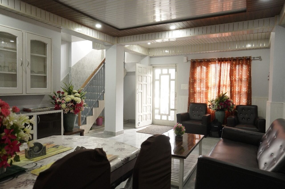 hill side inn by purple tree villa