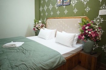 hill side inn by purple tree villa