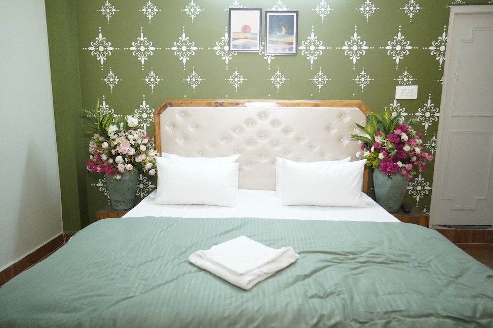 hill side inn by purple tree villa