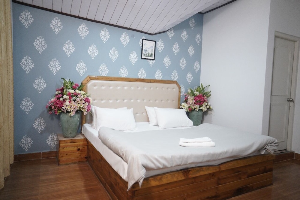 hill side inn by purple tree villa