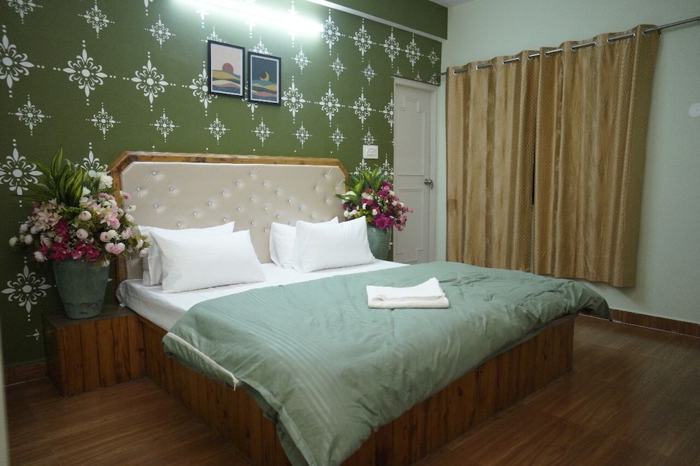 hill side inn by purple tree villa