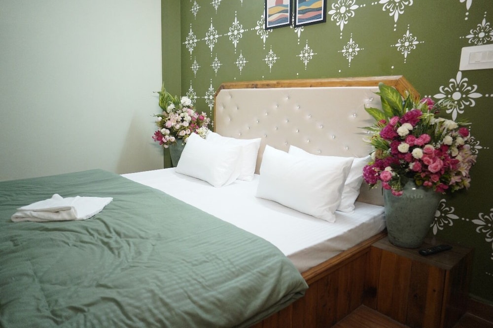 hill side inn by purple tree villa