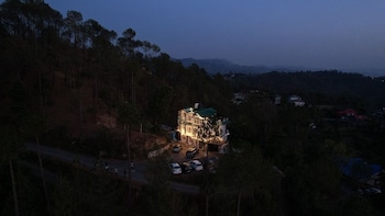 hill side inn by purple tree villa