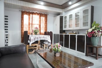 hill side inn by purple tree villa