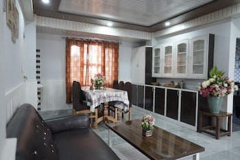 hill side inn by purple tree villa