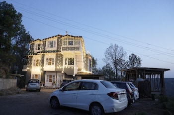 hill side inn by purple tree villa