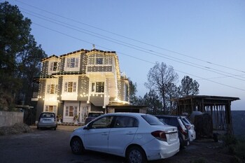 hill side inn by purple tree villa