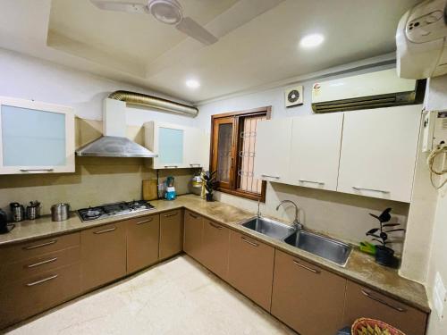 fortune home service apartment 4bhk j 191 saket