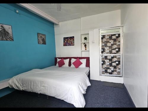 city and palace view guest house