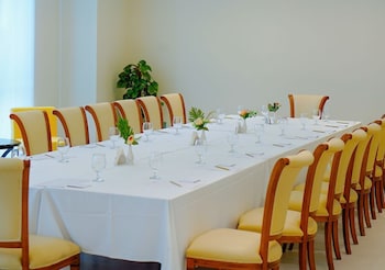 city gate hotel