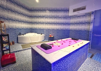 city gate hotel
