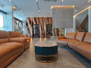 j hotel