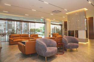j hotel