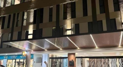 j hotel