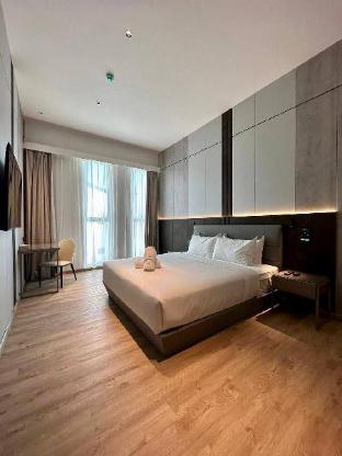 j hotel