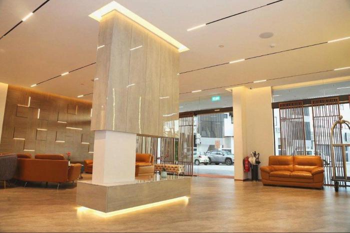 j hotel
