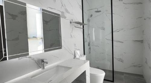 j hotel