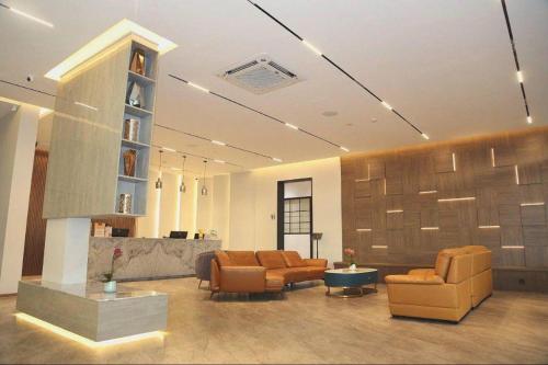 j hotel