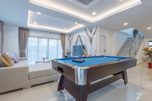 southern peak pool villa huayyai pattaya
