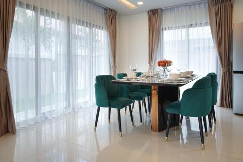 southern peak pool villa huayyai pattaya