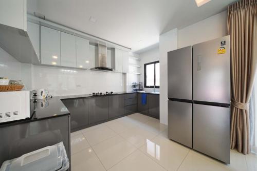 southern peak pool villa huayyai pattaya
