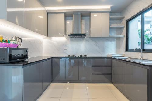 southern peak pool villa huayyai pattaya