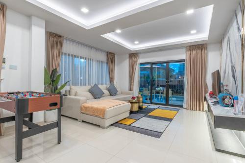 southern peak pool villa huayyai pattaya