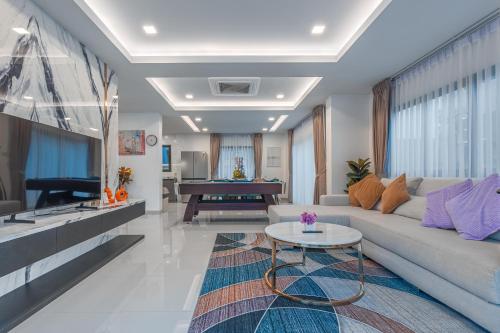 southern peak pool villa huayyai pattaya