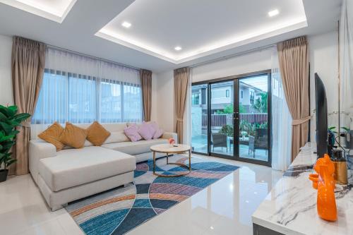 southern peak pool villa huayyai pattaya