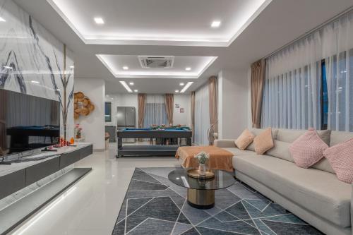 southern peak pool villa huayyai pattaya