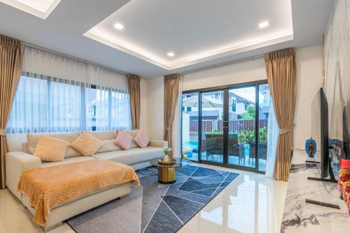 southern peak pool villa huayyai pattaya