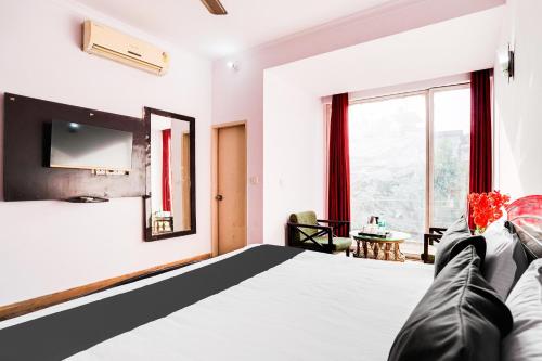 Hotel O Noida Stay,,3 star