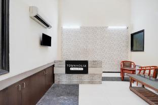 super townhouse sector 51 noida near metro station