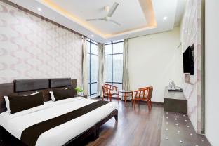 super townhouse sector 51 noida near metro station