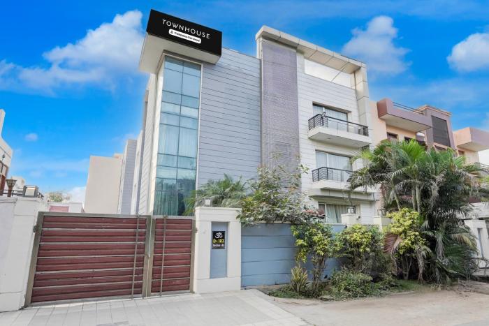 super townhouse sector 51 noida near metro station