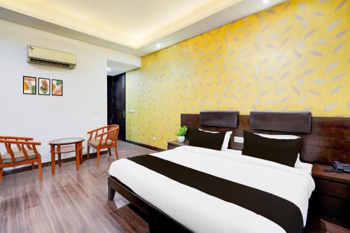 Super Townhouse Sector 51 Noida Near Metro Station,,3 star