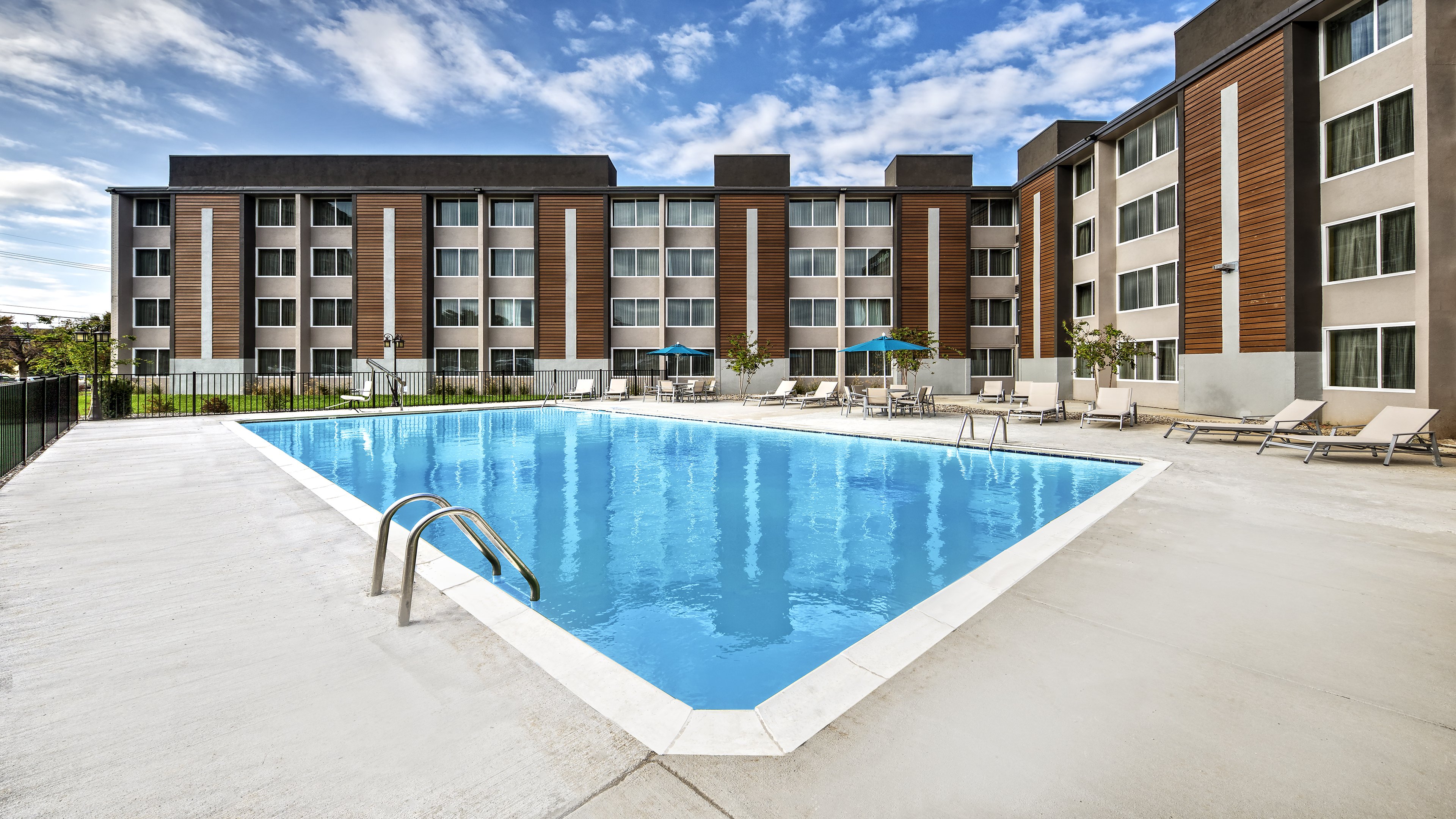 holiday inn express louisville airport expo center by ihg