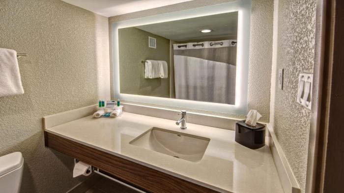 holiday inn express louisville airport expo center by ihg