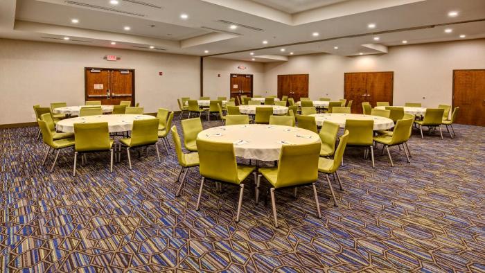 holiday inn express louisville airport expo center by ihg